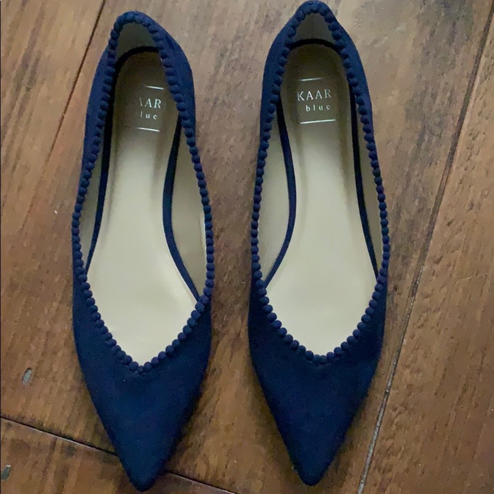 Kaari Blue amazingly adorable suede flats.